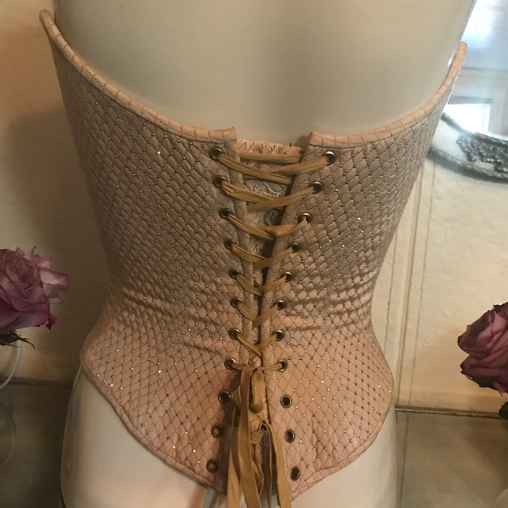 Corset Swarovski Crystal inlay. - Picture 3 of 8